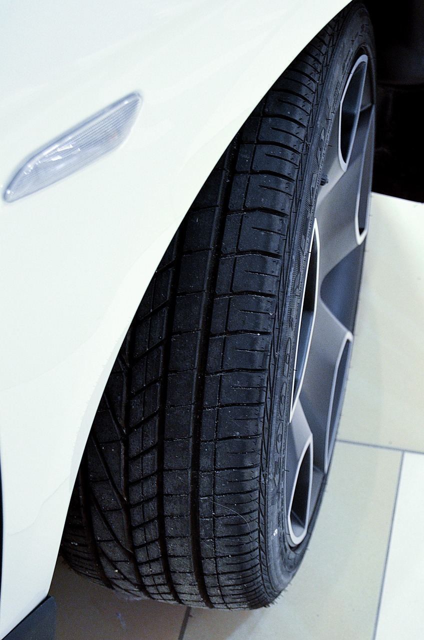 Miami-Dade flat tire service technician