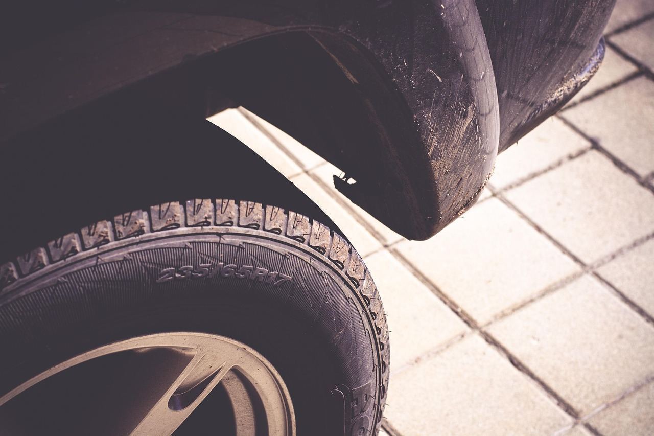 Flat tire service on Hallandale Beach Blvd (FL-909) in Miami-Dade