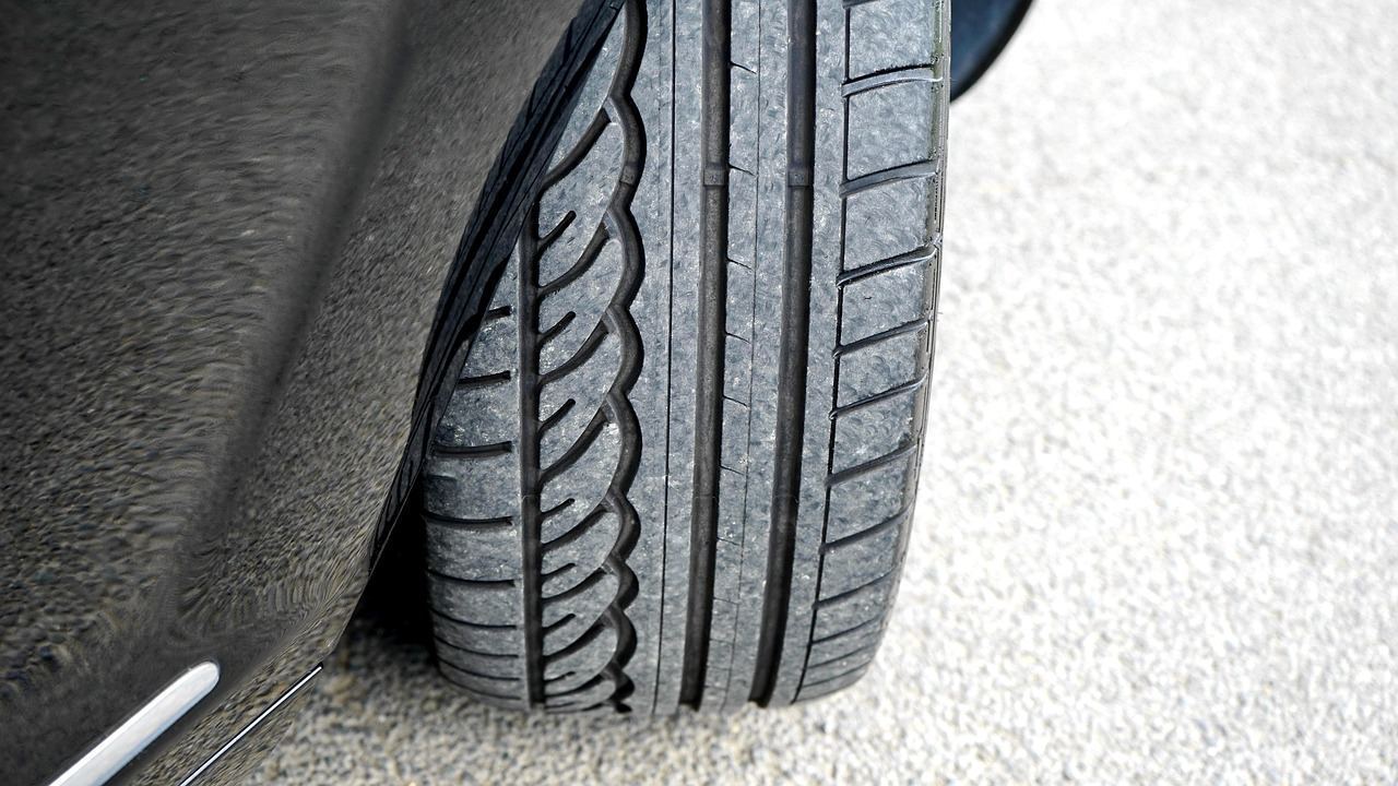 Miami-Dade mobile tire service technician